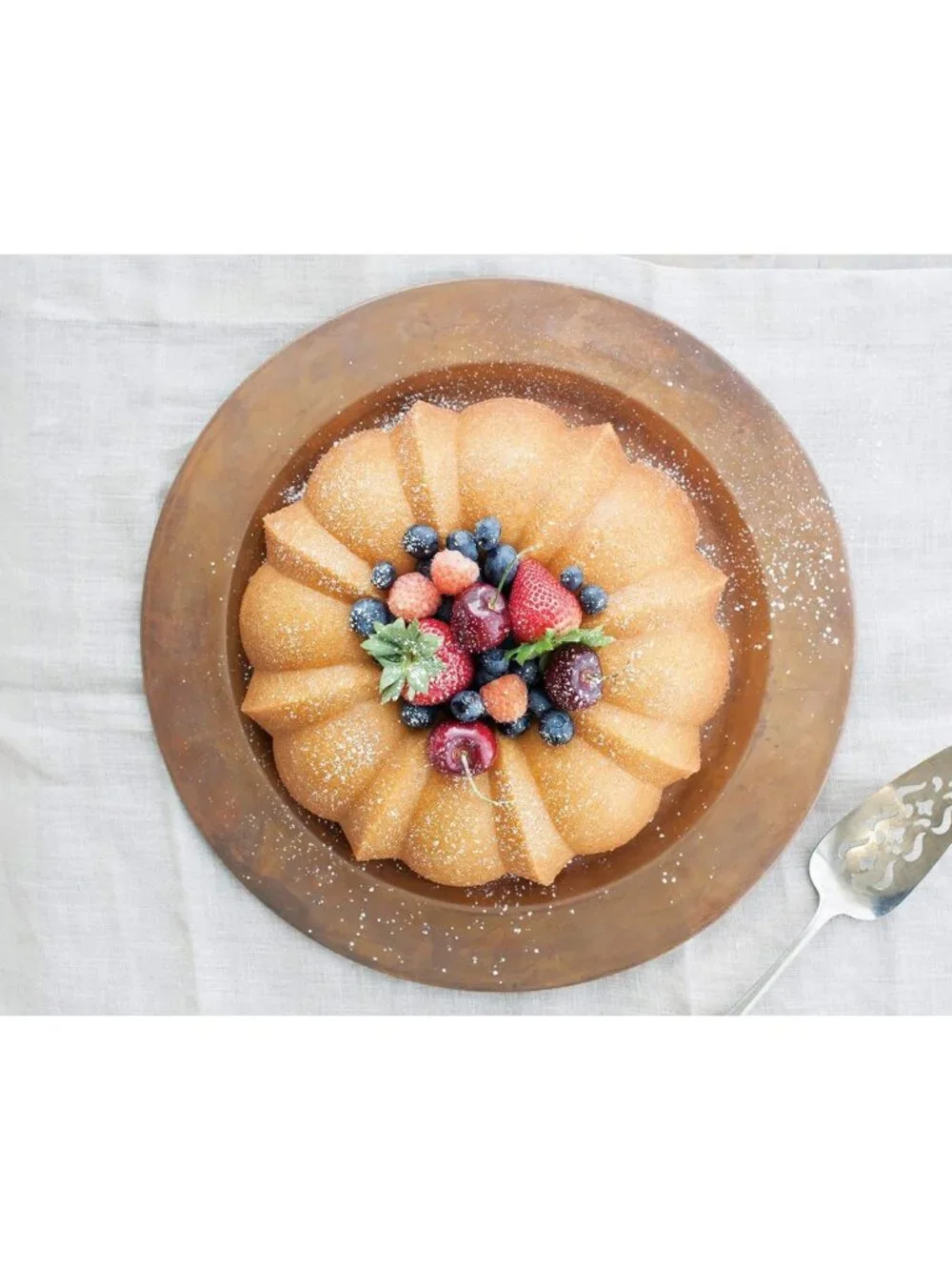 Classic 12-Cup Bundt Pan - Nonstick Bakeware for Perfect Cakes & Desserts